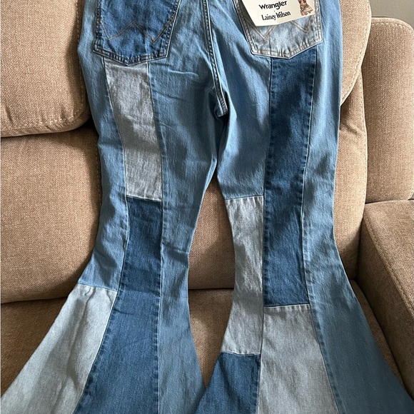 Wrangler x Lainey Wilson Patchwork Bell Bottoms Denim Blue Women’s Size 32x32 - Picture 7 of 10
